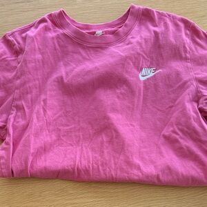 Nike Mens size small Tee in Vibrant Pink